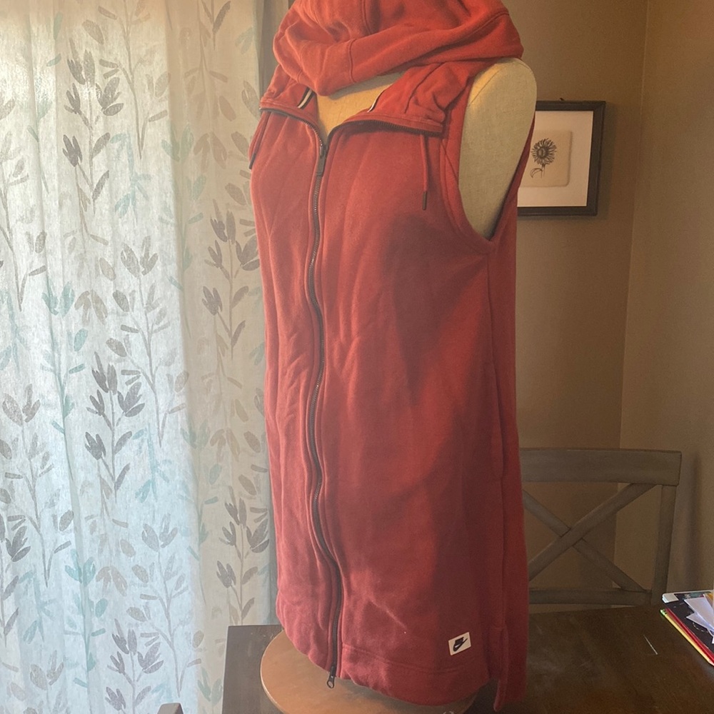 Sleeveless workout jacket